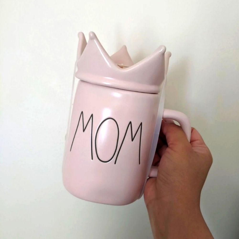 Rae Dunn Mug MOM With CROWN TOPPER